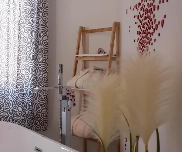 בית הארחה Intra 3*