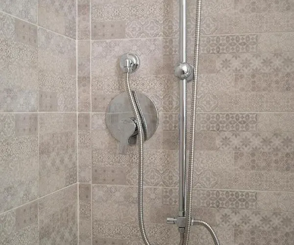 בית הארחה Intra