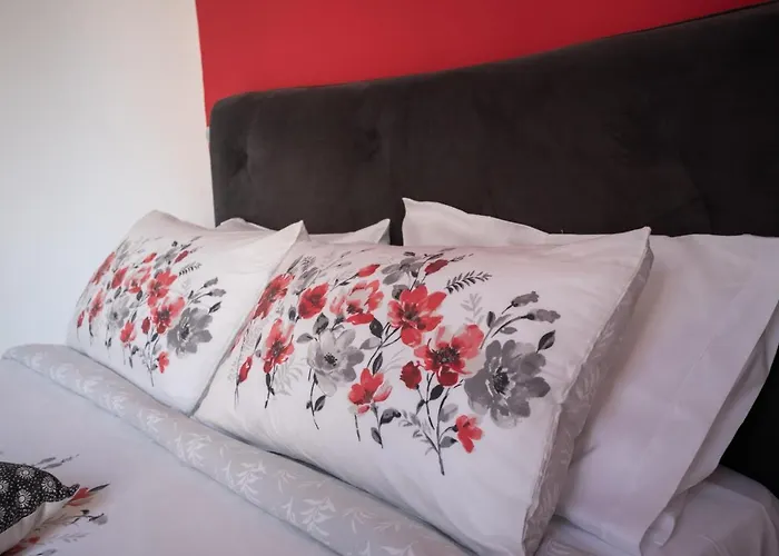 Intra בית הארחה